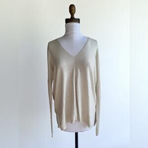 VINCE SOFT BEIGE V NECK OVERSIZED WOOL SWEATER SIZE XS